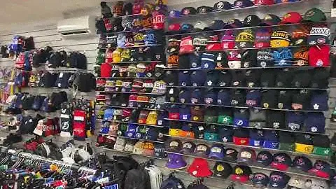Шапки NHL, NBA.